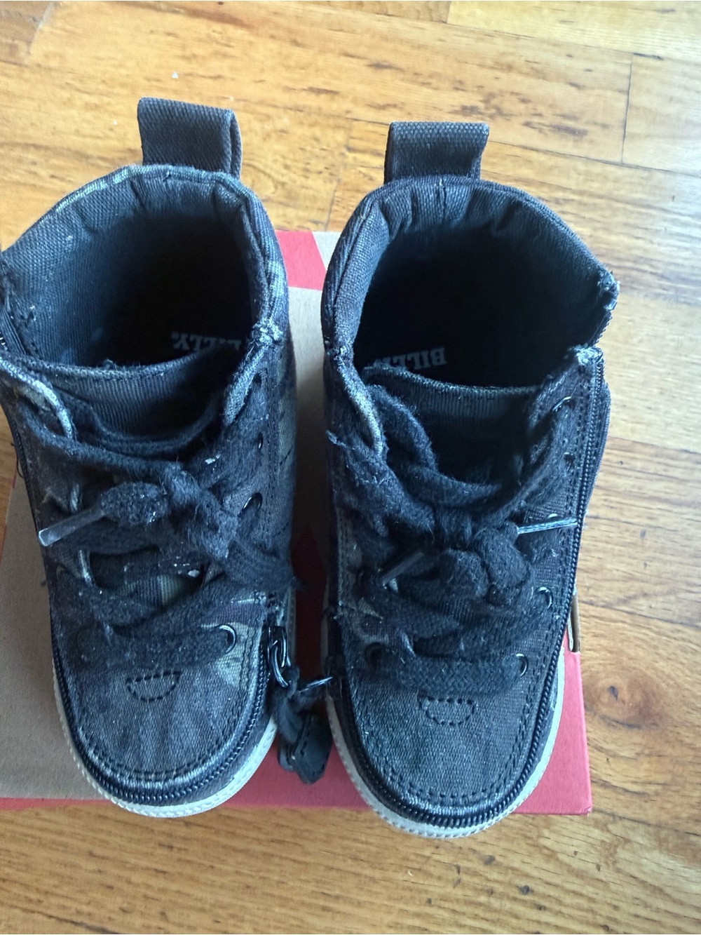 BILLY Footwear Kids' Classic High Top Sneaker in size 7M